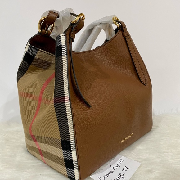 NWT Burberry tote Handbag - Picture 3 of 16